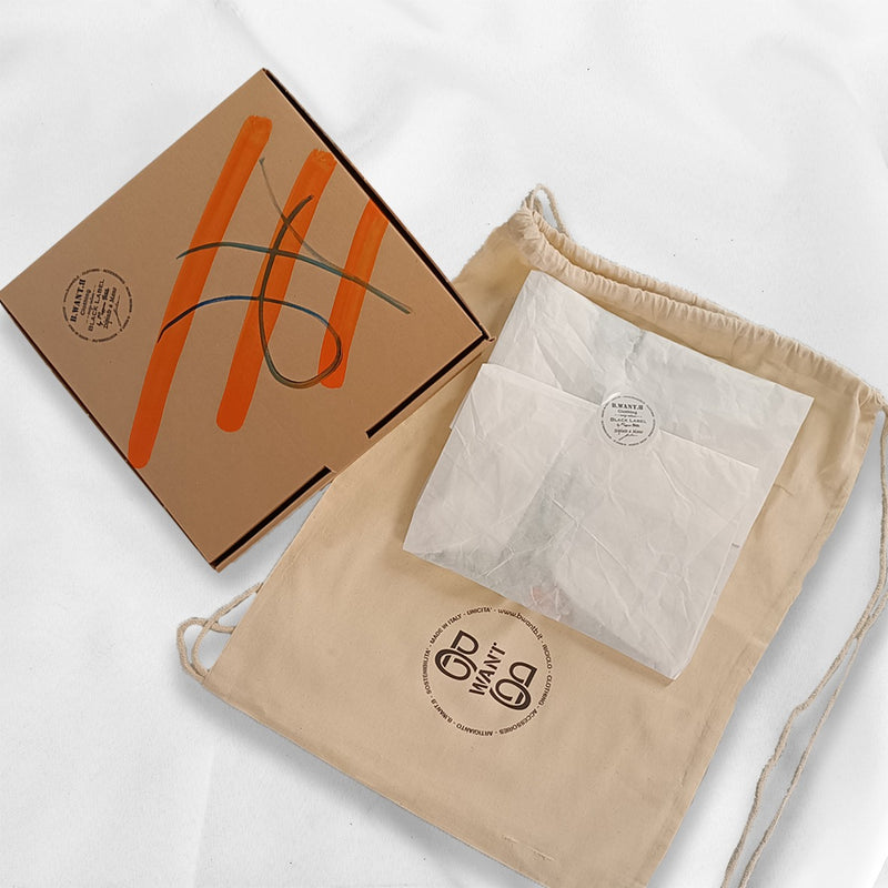 T-shirt - "Love" B.WANT.B Black Label